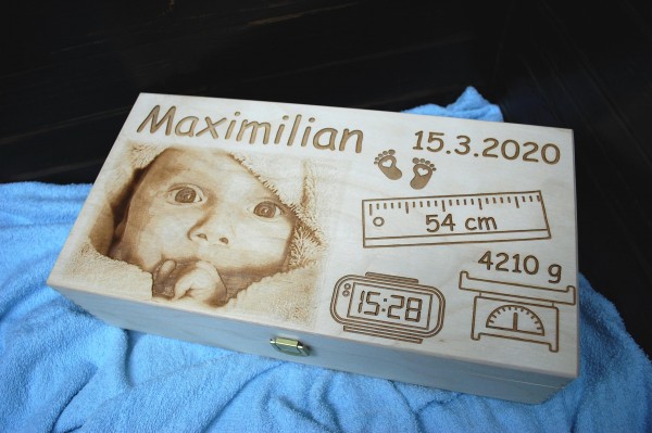 Holzbox Babybox mit Fotogravur 